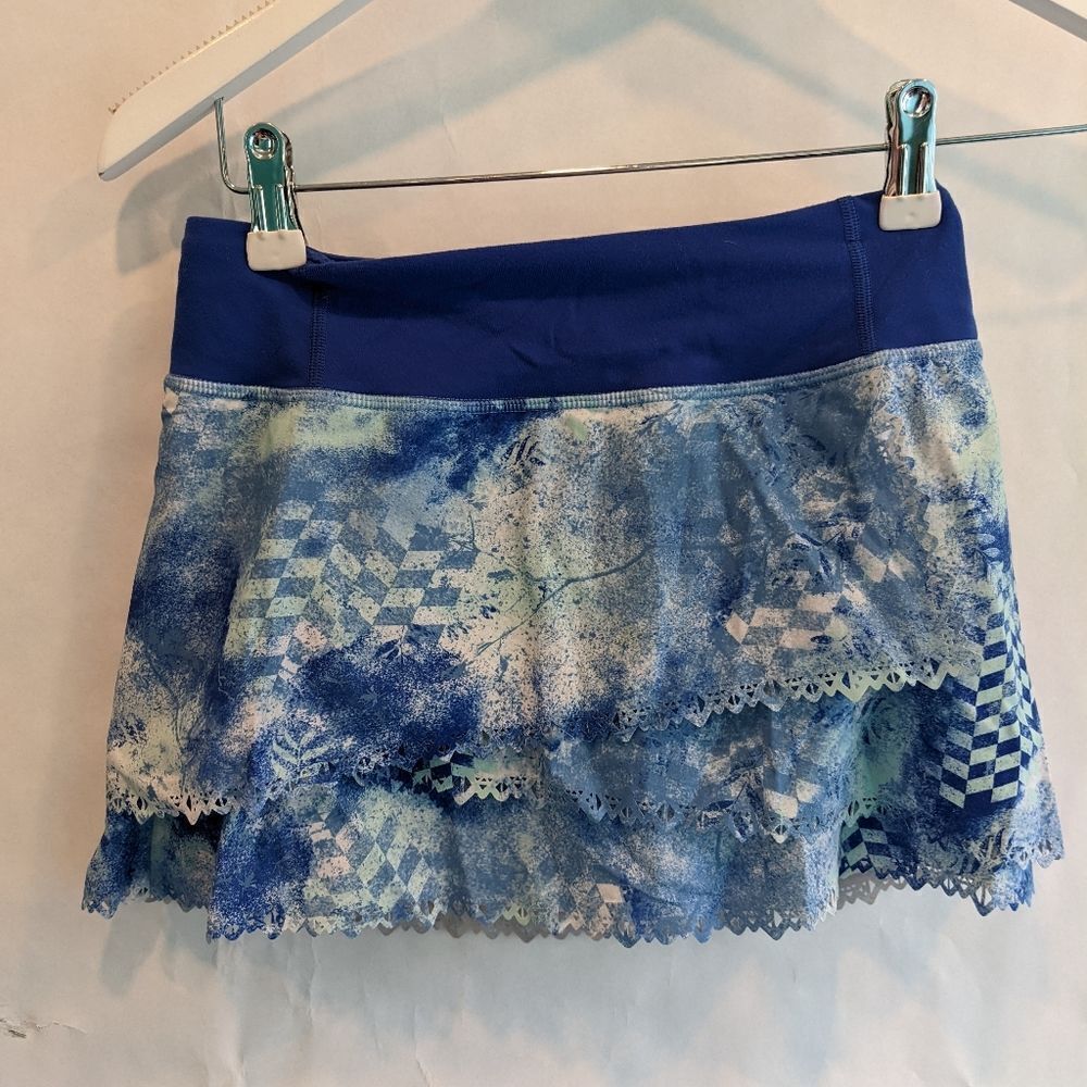 IVIVVA BY Lululemon skirt size 10 in EUC